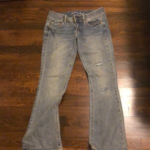 Size 4 worn once bell bottom American eagle jeans
